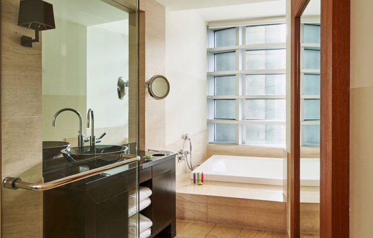 Jacuzzi Courtyard Room