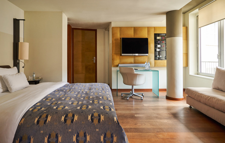 Courtyard Room